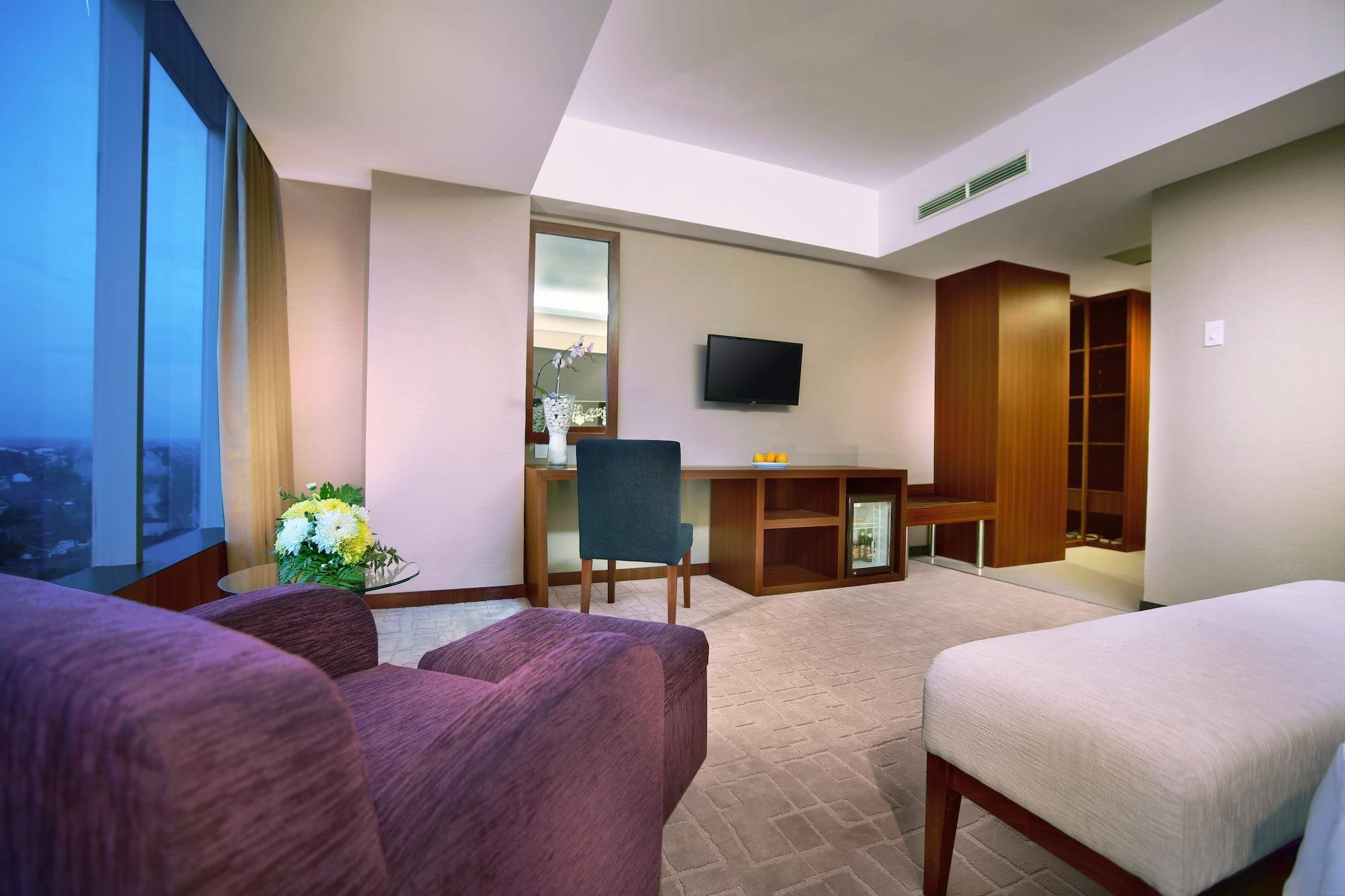 Aston Madiun Hotel & Conference Center Zewnętrze zdjęcie