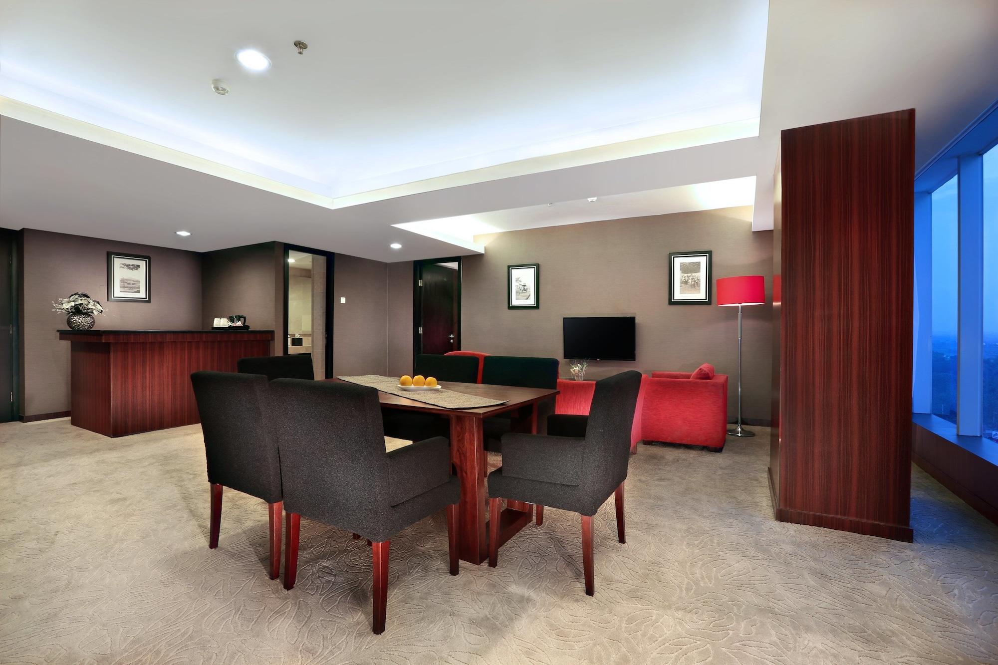 Aston Madiun Hotel & Conference Center Zewnętrze zdjęcie