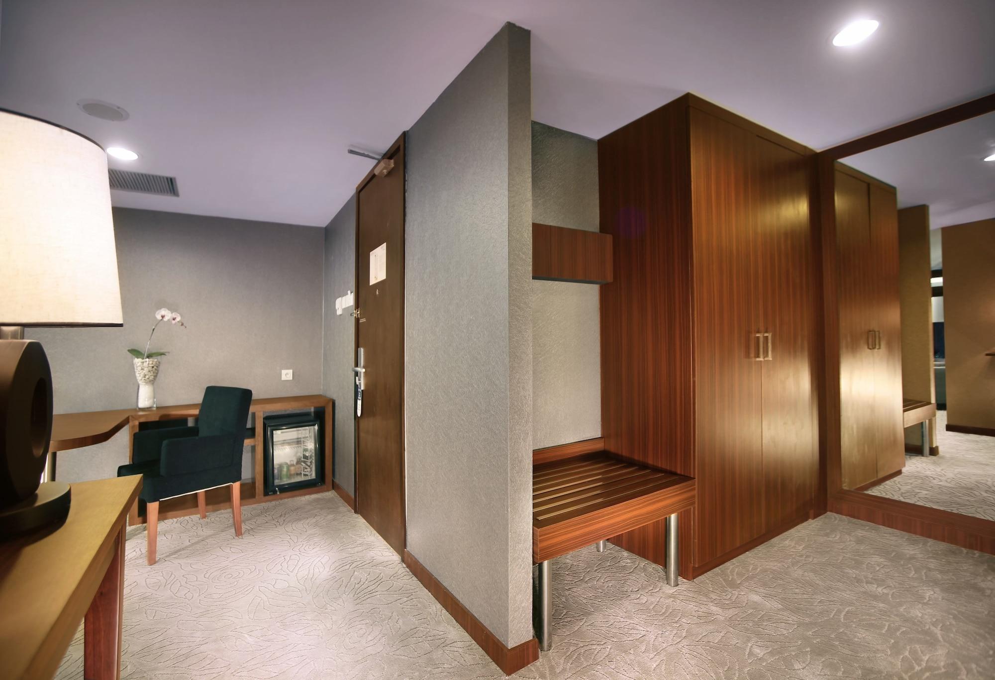 Aston Madiun Hotel & Conference Center Zewnętrze zdjęcie