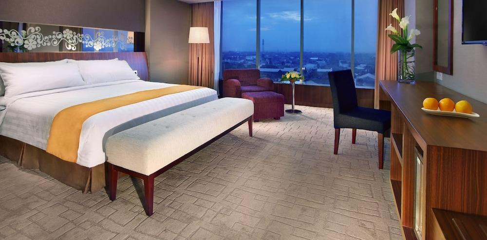 Aston Madiun Hotel & Conference Center Zewnętrze zdjęcie