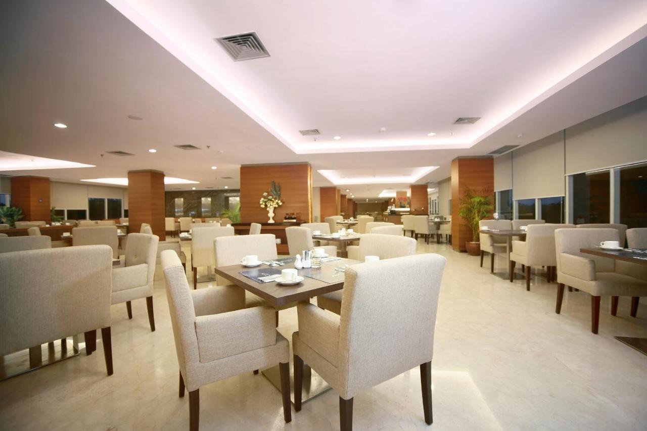Aston Madiun Hotel & Conference Center Zewnętrze zdjęcie