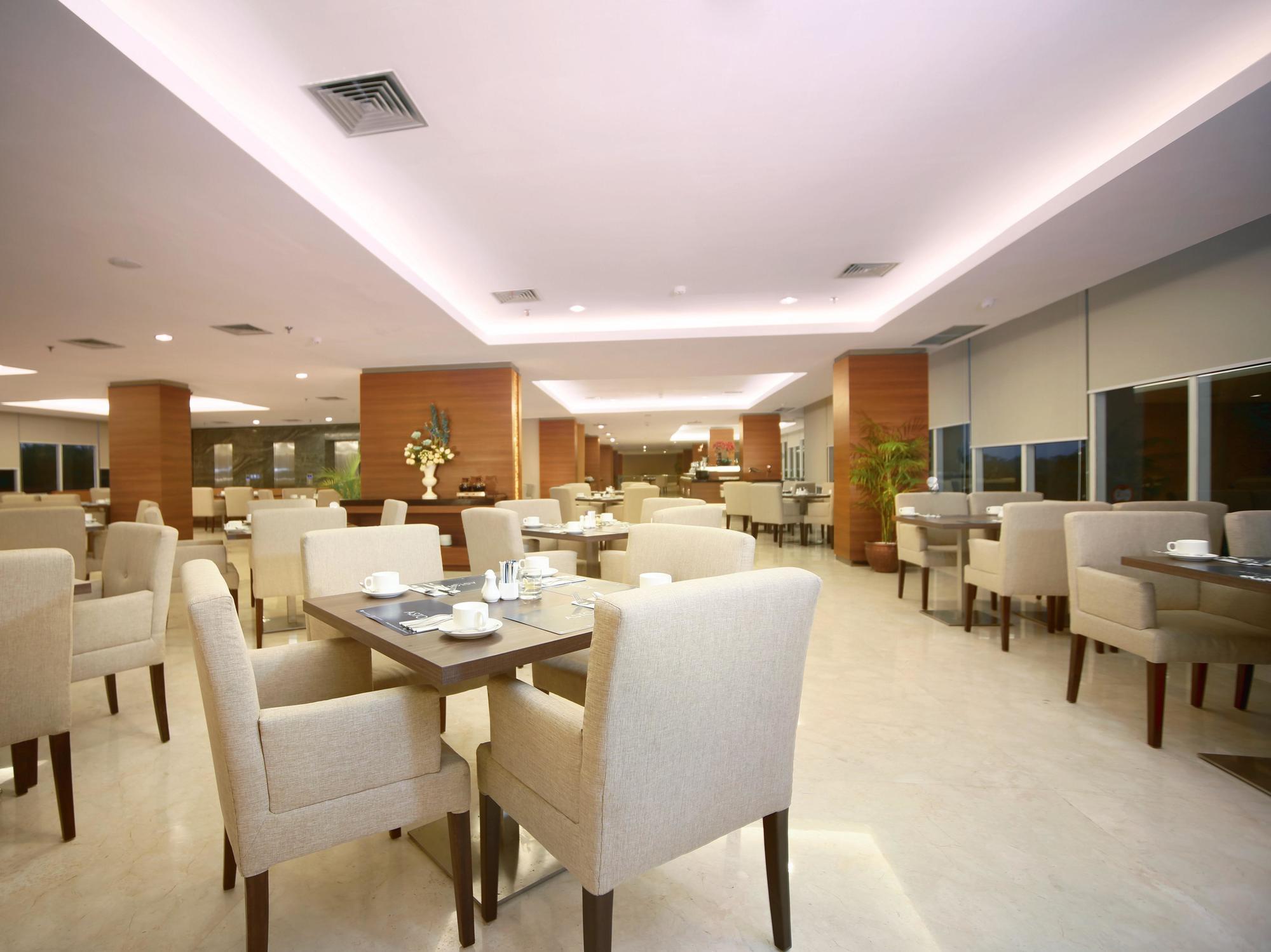 Aston Madiun Hotel & Conference Center Zewnętrze zdjęcie