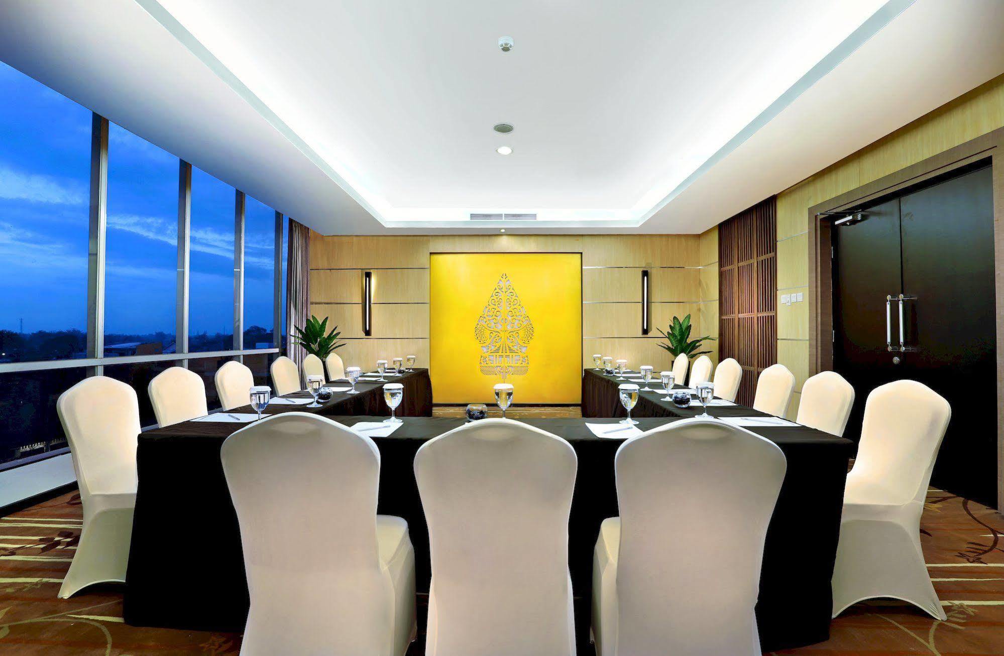 Aston Madiun Hotel & Conference Center Zewnętrze zdjęcie