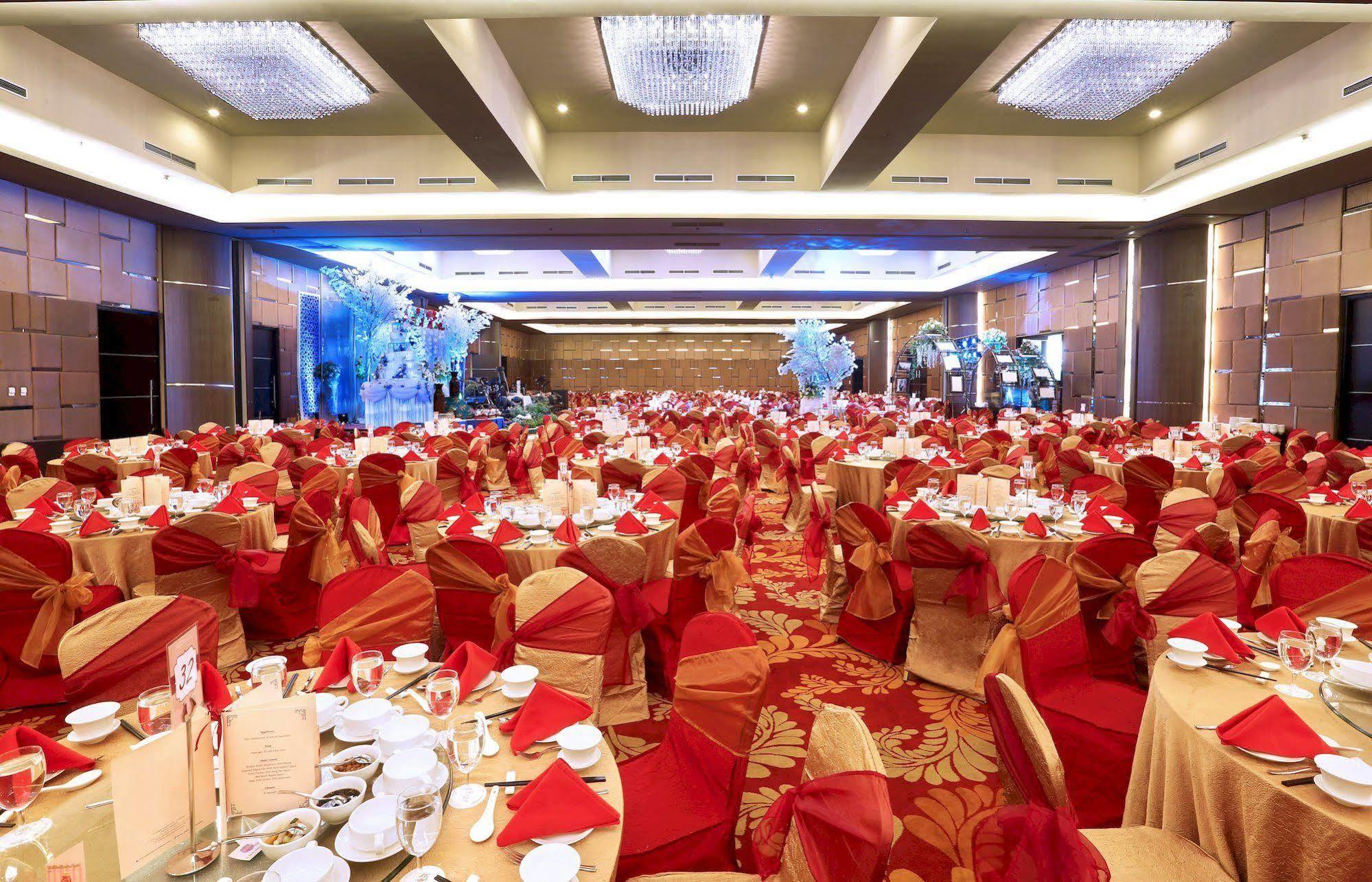 Aston Madiun Hotel & Conference Center Zewnętrze zdjęcie