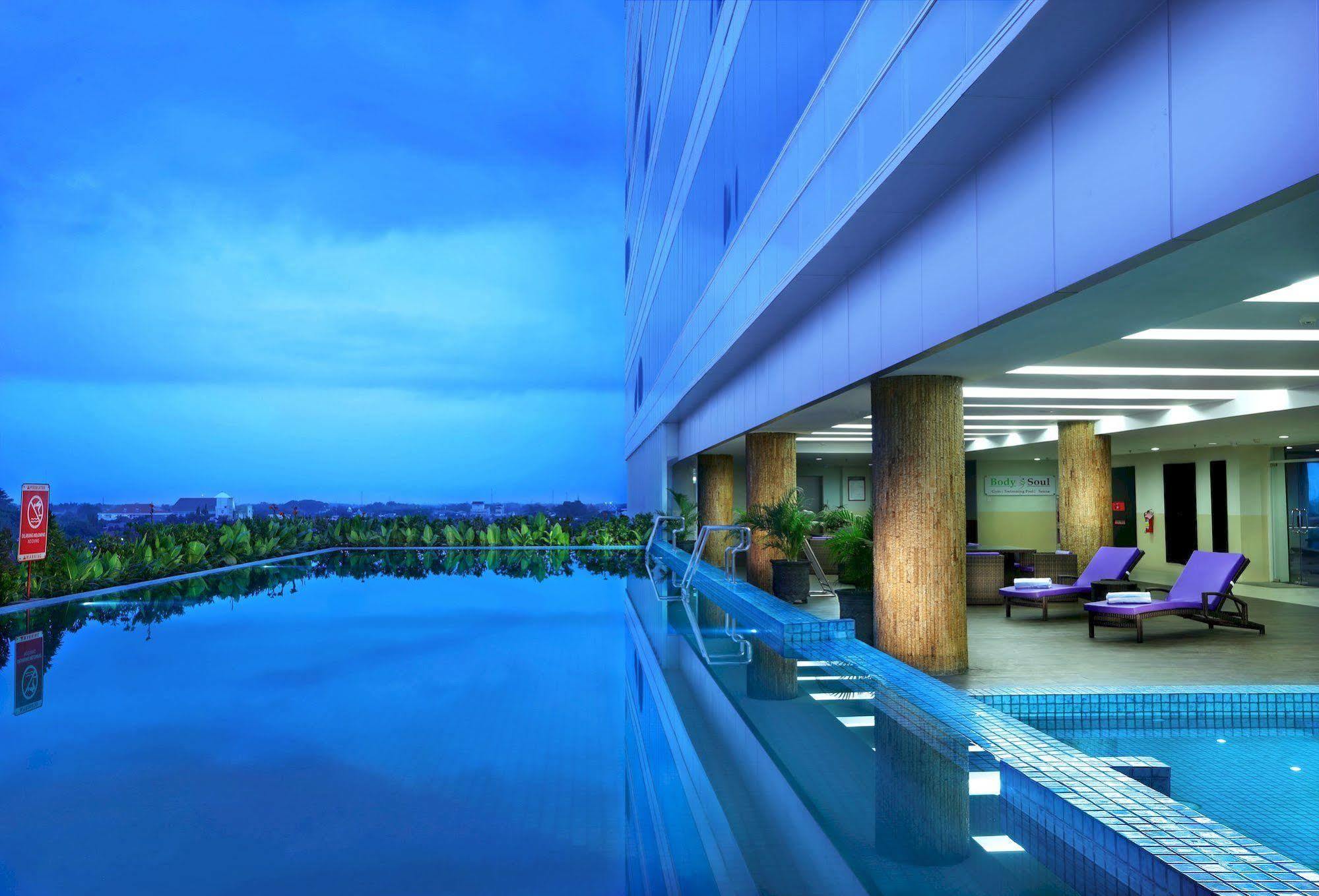 Aston Madiun Hotel & Conference Center Zewnętrze zdjęcie