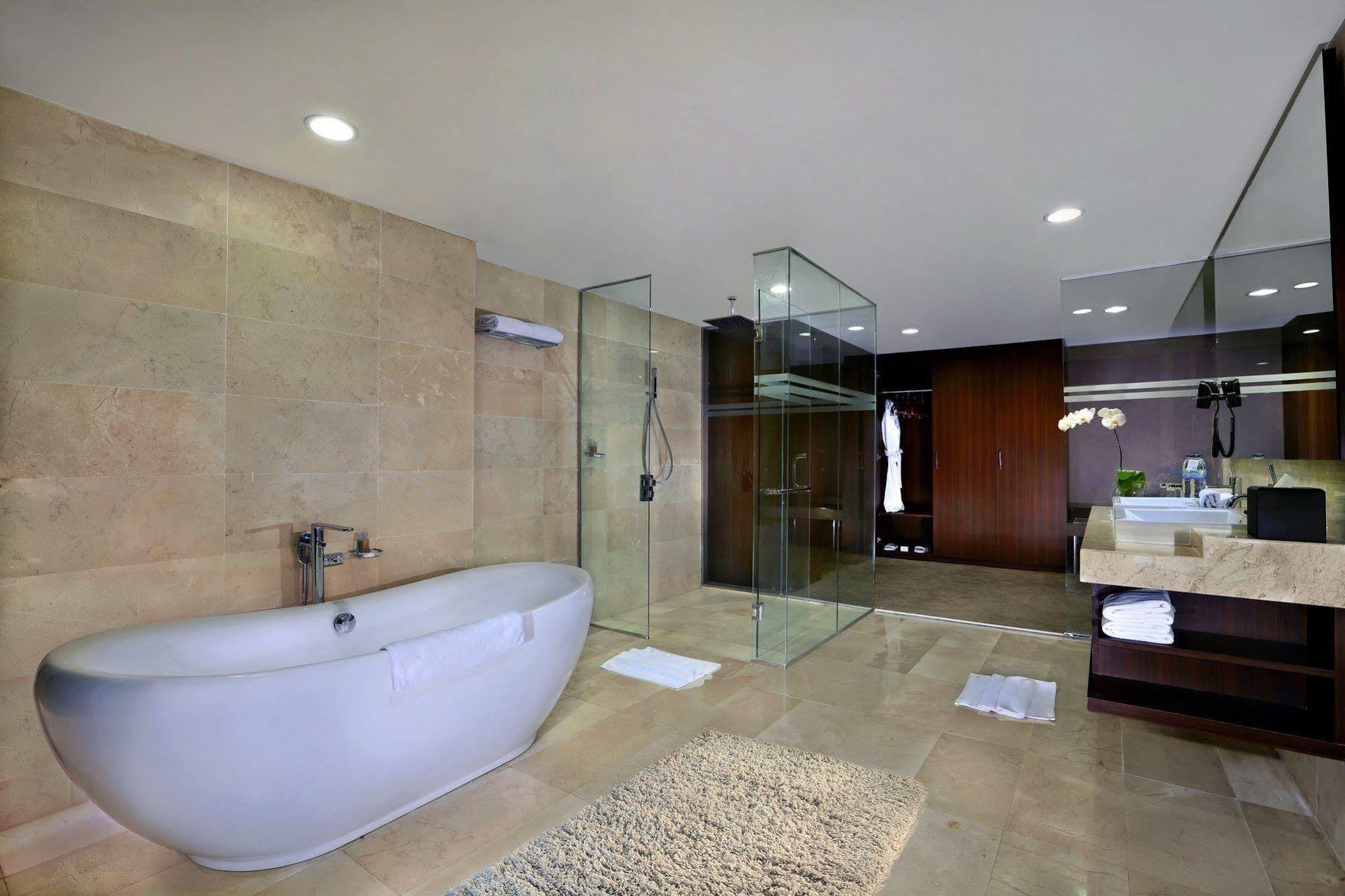 Aston Madiun Hotel & Conference Center Zewnętrze zdjęcie