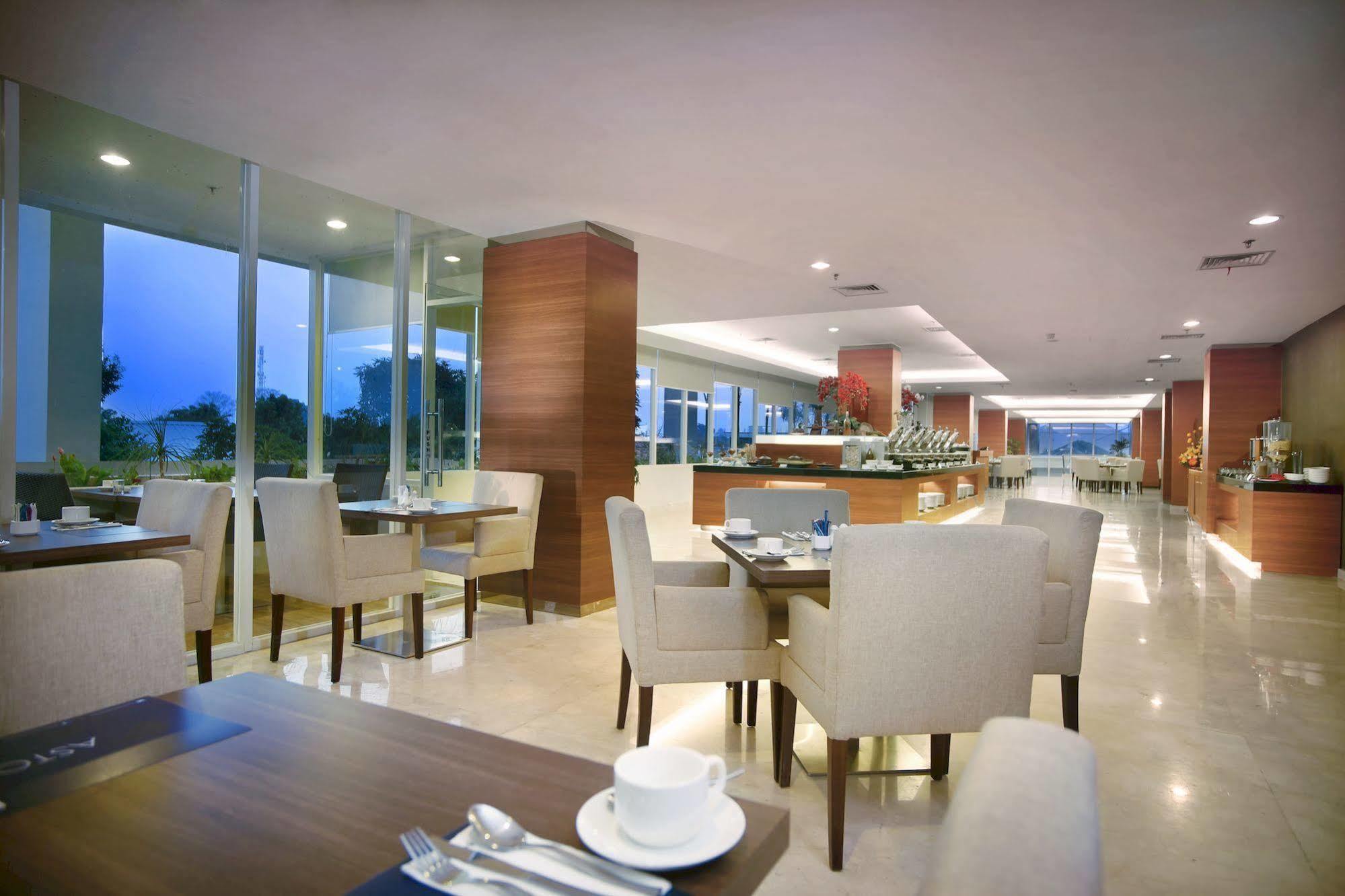 Aston Madiun Hotel & Conference Center Zewnętrze zdjęcie